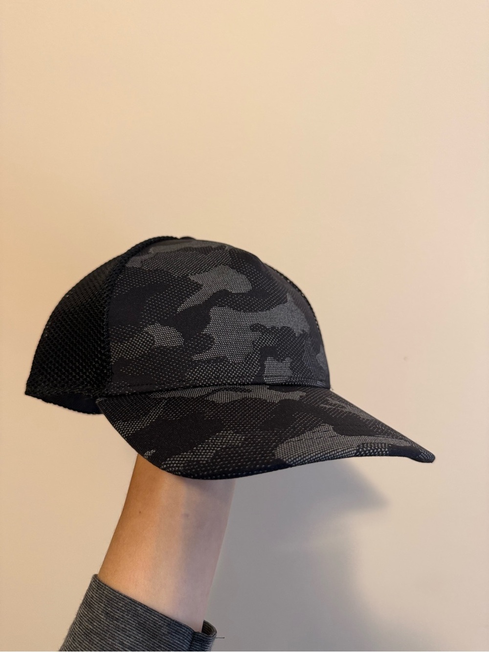 lululemon NWOT Black and Gray Camo Mesh-Back Commission Hat